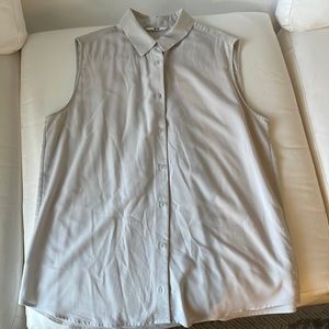 Uniqlo Sleeveless Collared Button Down